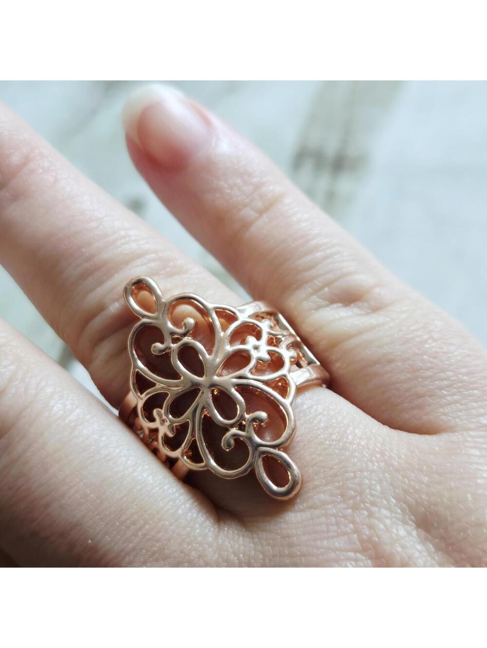 Paparazzi Walk the Vine Gold Tone Filigree Stretch Ring